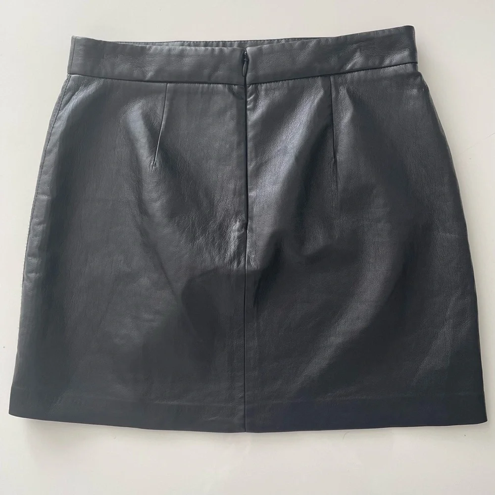 SOLD. Aritzia Wilfred Patio Mini Skirt Vegan Leather Size 8 Black - Picture 6 of 9